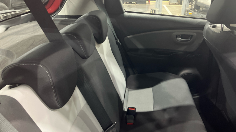 Toyota Yaris 1.5 VVT-i Icon Tech 5dr CVT Petrol Hatchback